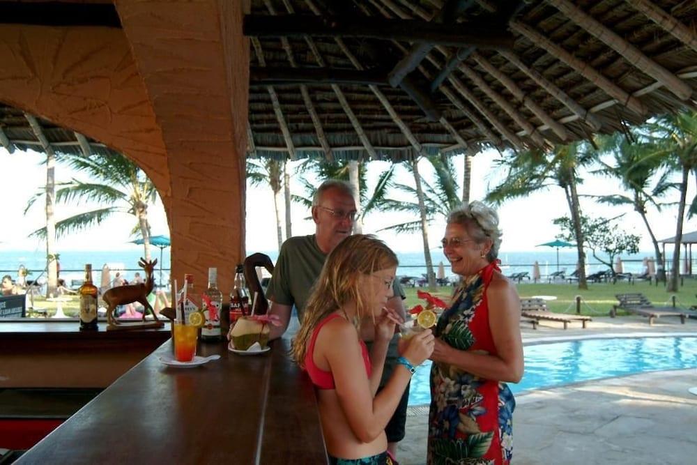 Bamburi Beach Hotel Exteriör bild