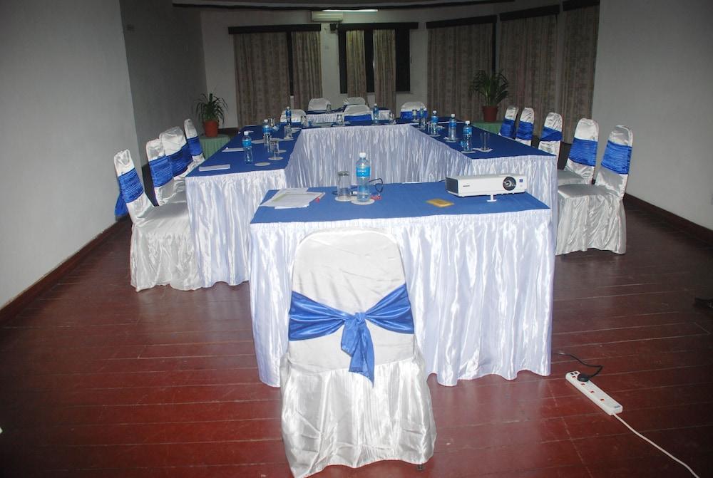 Bamburi Beach Hotel Exteriör bild