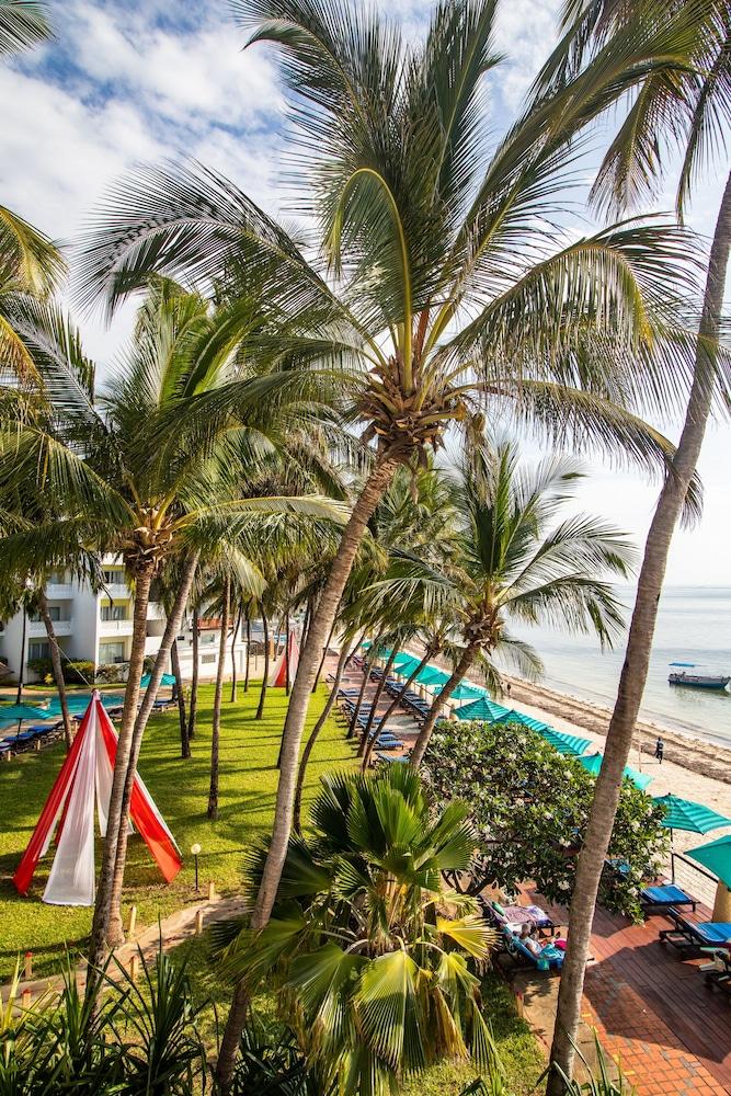 Bamburi Beach Hotel Exteriör bild
